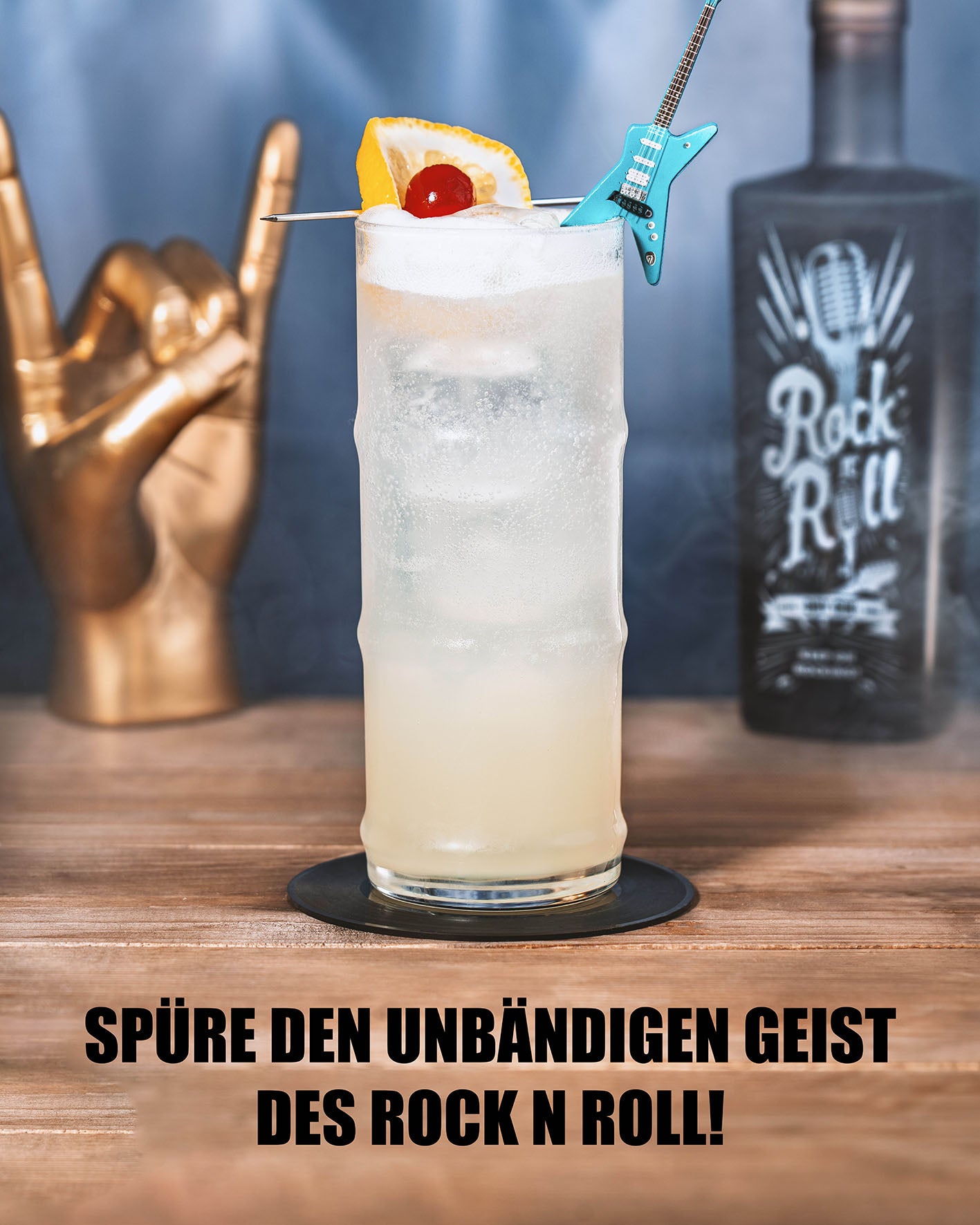 Longdrink mit Zitrone und Kirsche garniert, ideales Geschenk für Musik-Fans und Gin-Liebhaber, cooles Design trifft frischen Gin