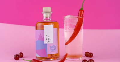 For the Lovers Chilli Rose Liqueur, Süße Traube trifft feurige Chilli, Ideal mit Tonic Water oder als Verfeinerung für süße Desserts, 20% Vol., 0,5l 